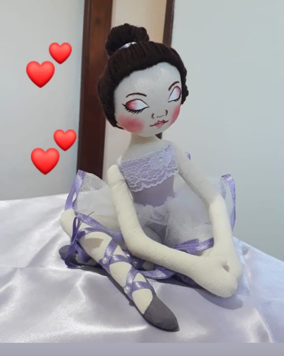 Boneca bailarina artesanal com tutu lilás