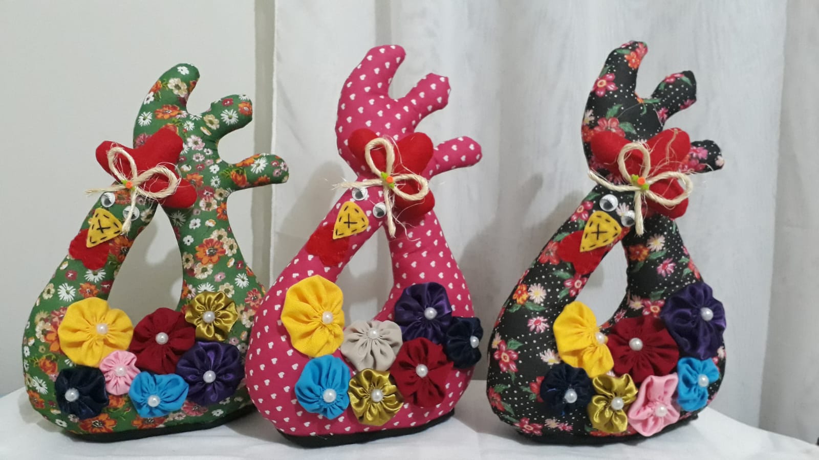 Galinhas decorativas em tecido